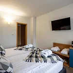 103 View Park Hotel 4*