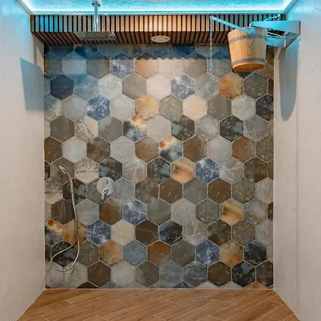 103 View Park Szálloda 4*