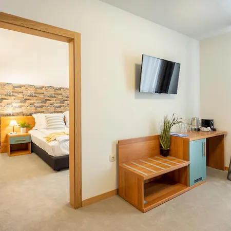 Hotel 103 View Park & 4*