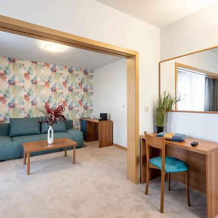 103 View Park Hotell 4*
