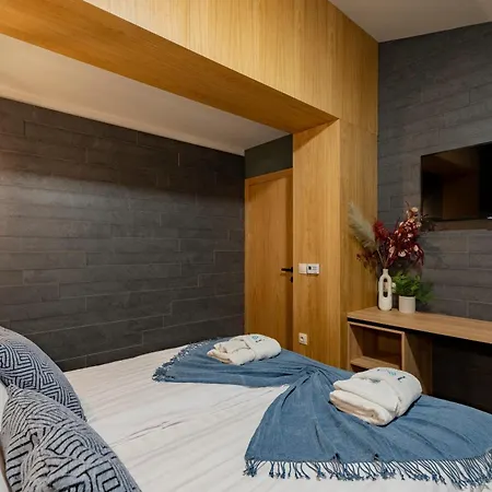 103 View Park Panicsiste