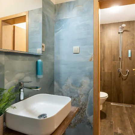 Hotell 103 View Park 4*