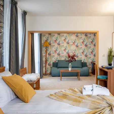 103 View Park Szálloda 4*