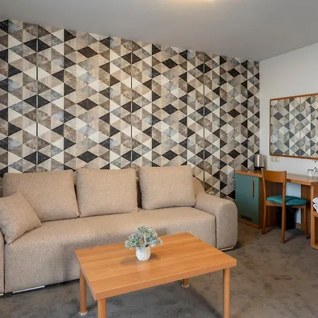 Hotell 103 View Park 4*