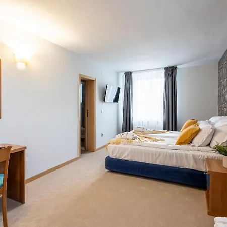 Hotell 103 View Park 4*